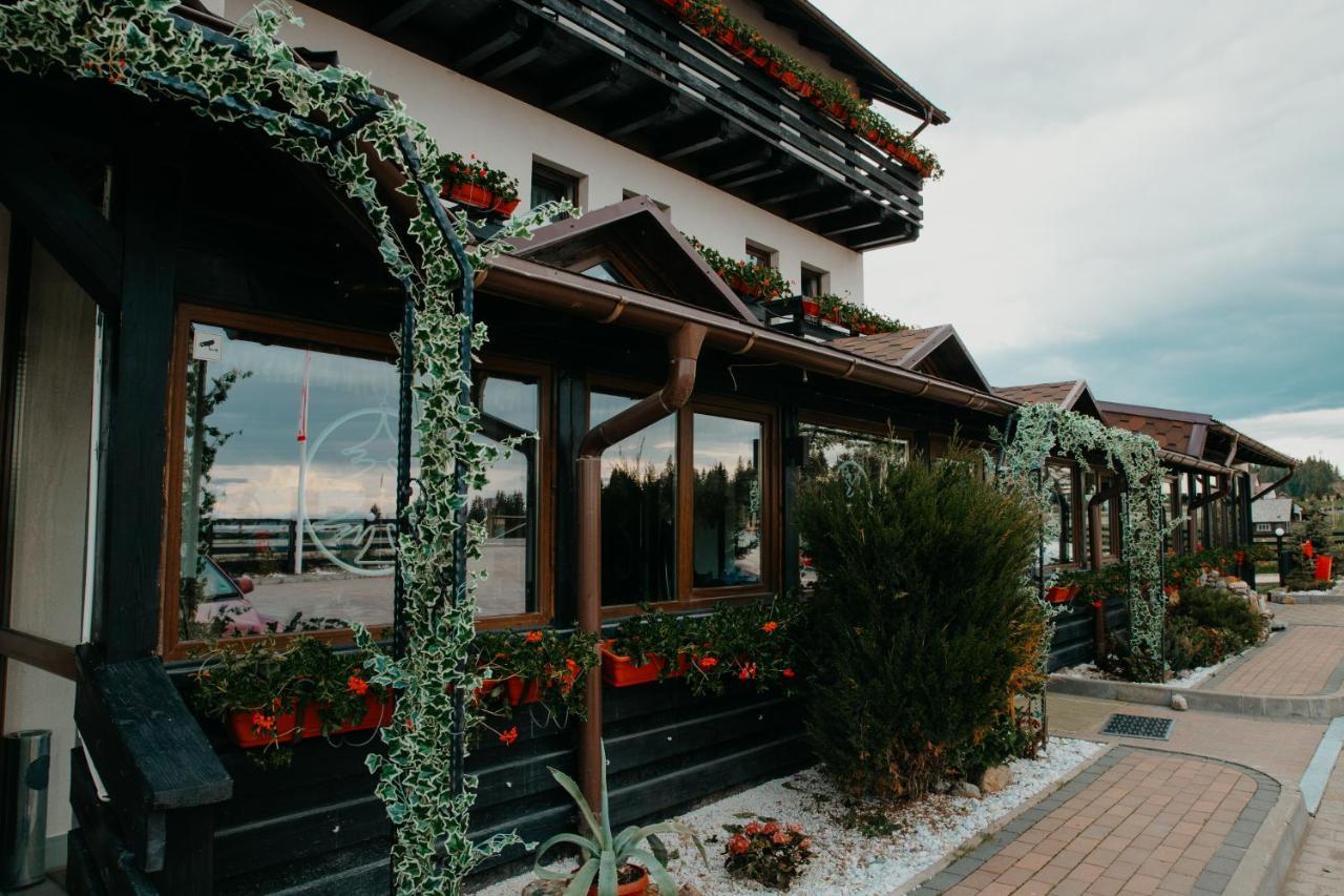 Popasul Transilvania Piatra Fantanele Bagian luar foto