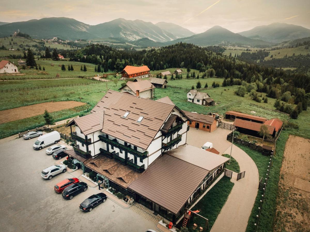 Popasul Transilvania Piatra Fantanele Bagian luar foto