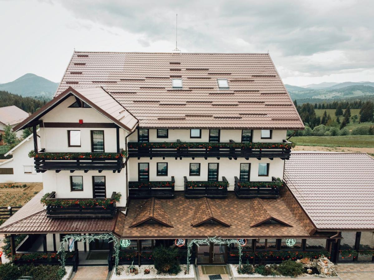 Popasul Transilvania Piatra Fantanele Bagian luar foto