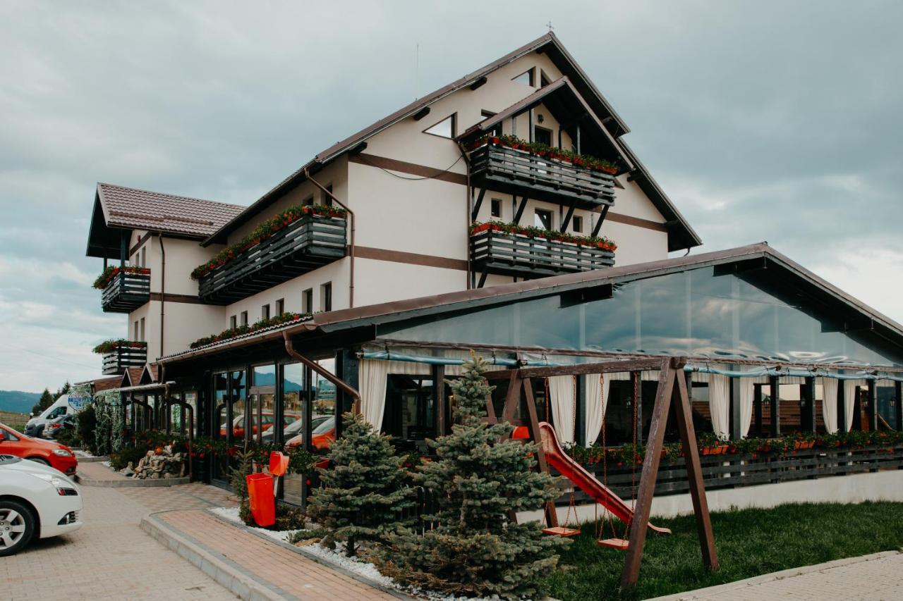 Popasul Transilvania Piatra Fantanele Bagian luar foto